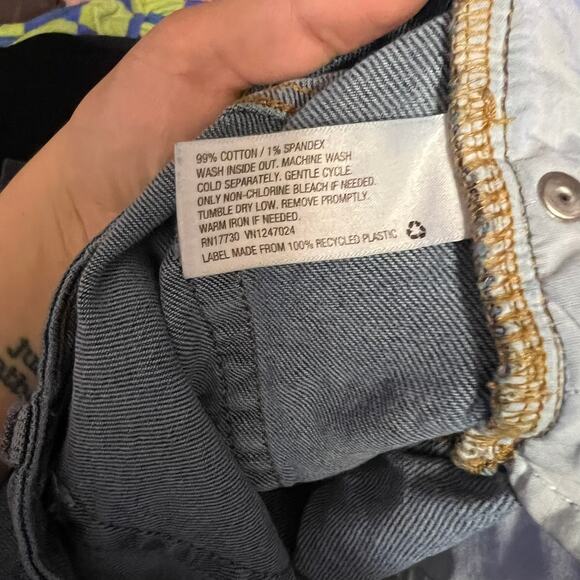 Wild Fable High Rise Mom Shorts Medium Wash Booty Shorts Frayed Cut Off Size 8 - Picture 9 of 10
